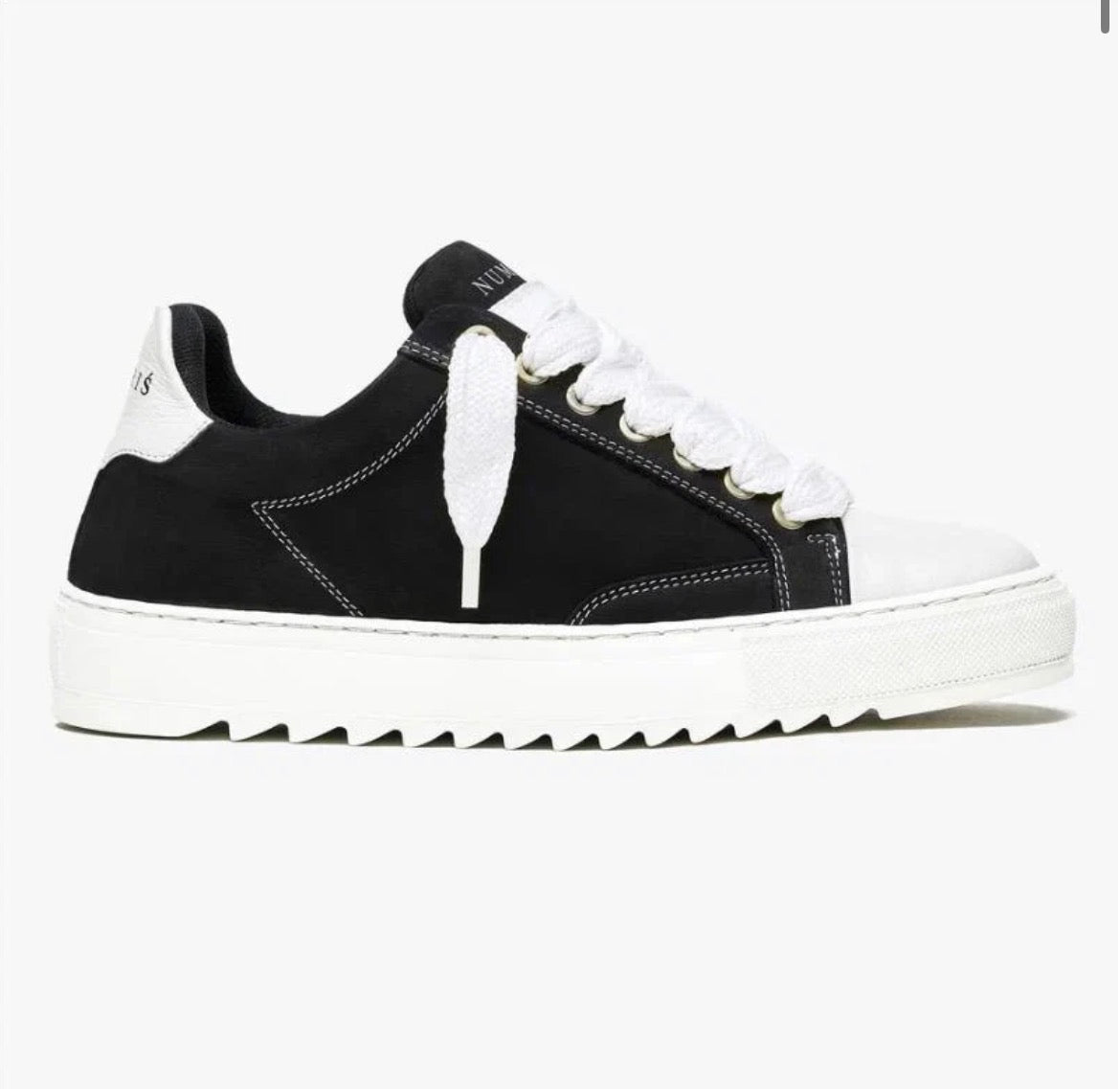 NUM SNEAKERS